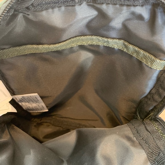 Adidas small cross body nylon bag. - Picture 5 of 7